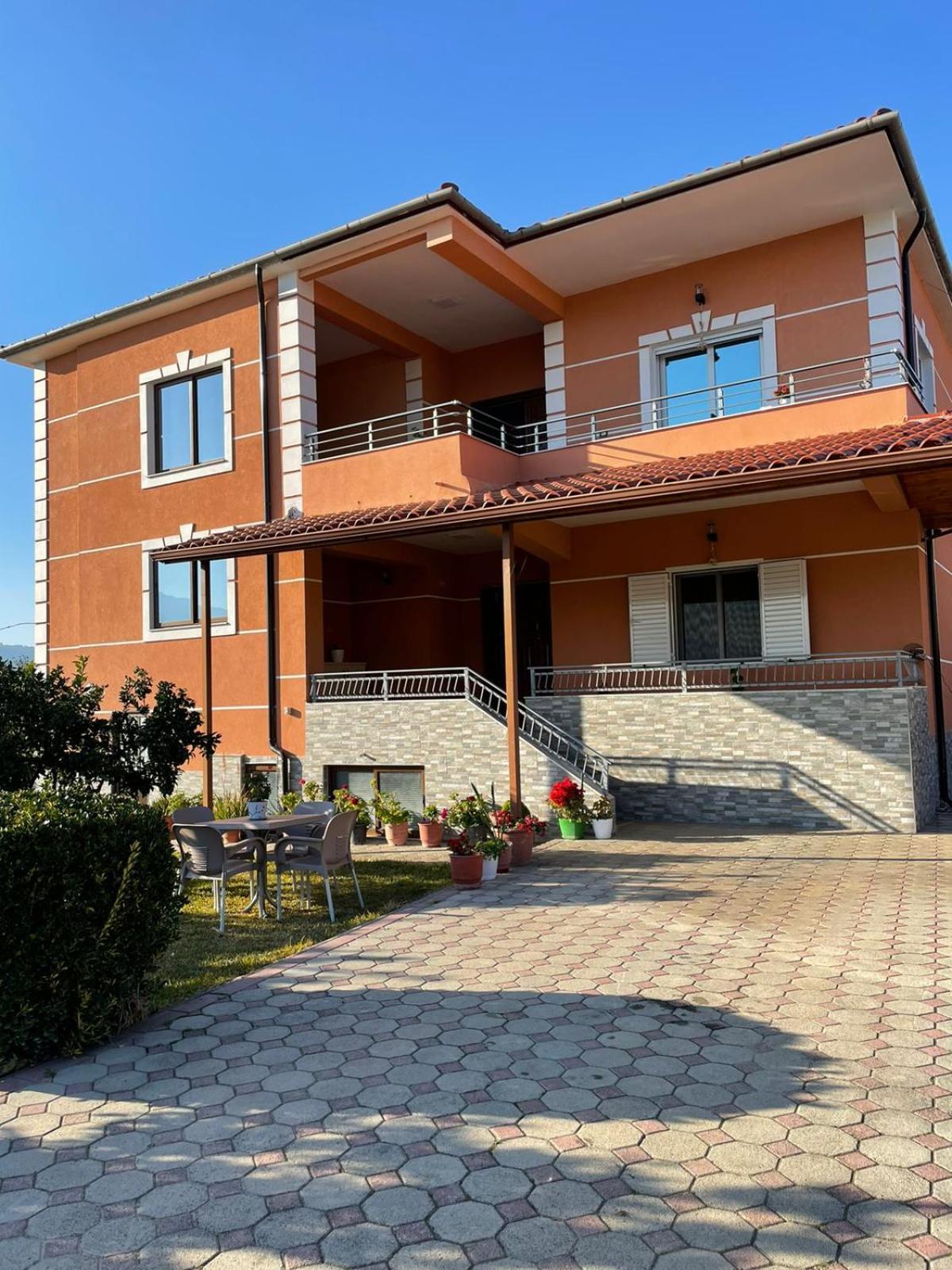 Harmony Villa Berat Exteriör bild